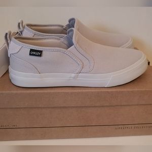 Oakley Adult Classic Slip on Slippers size 6